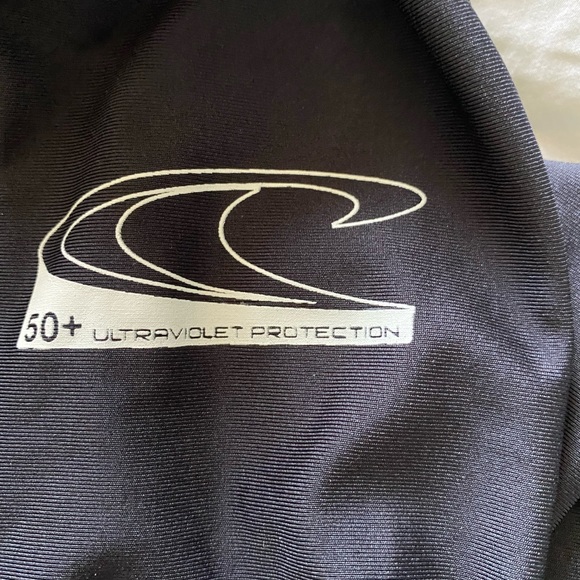 O’Neill  long sleeved rash guard. UPF 50+ - Picture 3 of 3